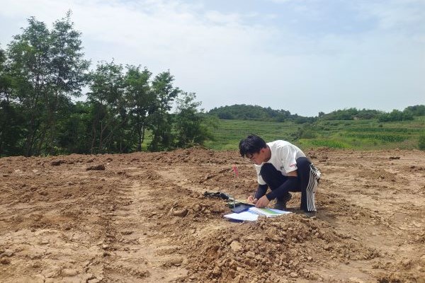 铜川分公司对陕西金源招贤矿业有限公司2306事人情防治攻击地压项目举行孔位指定.jpg