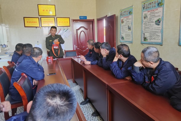 自救器培训，，，，，，提高员工自救能力.jpg