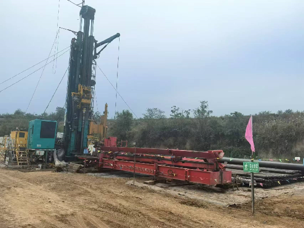 钻采分公司胡家河复合巨厚坚硬顶板地面双水平井分段压裂项目H402104-02L井钻井工程顺遂开工.jpg