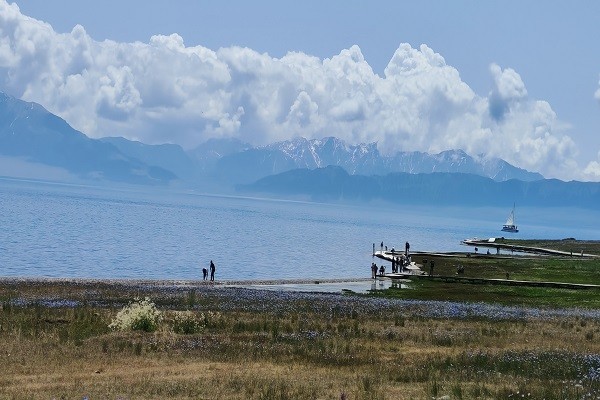 赛里木湖：一半山水一半湖海 -  122cc太阳集成游戏